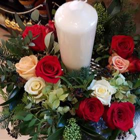 fwthumbchristmas table centre red peach and green.jpg